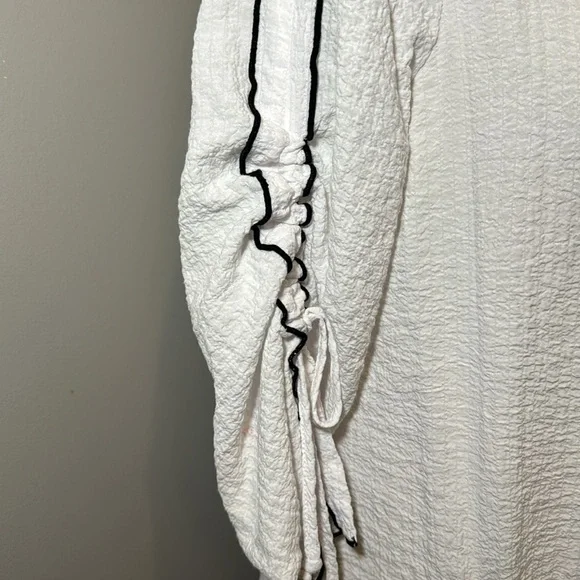 ALI MILES Asymmetrical Tunic Blouse w/ Contrasting Detail WHITE-BLACK / MEDIUM - Picture 7 of 13